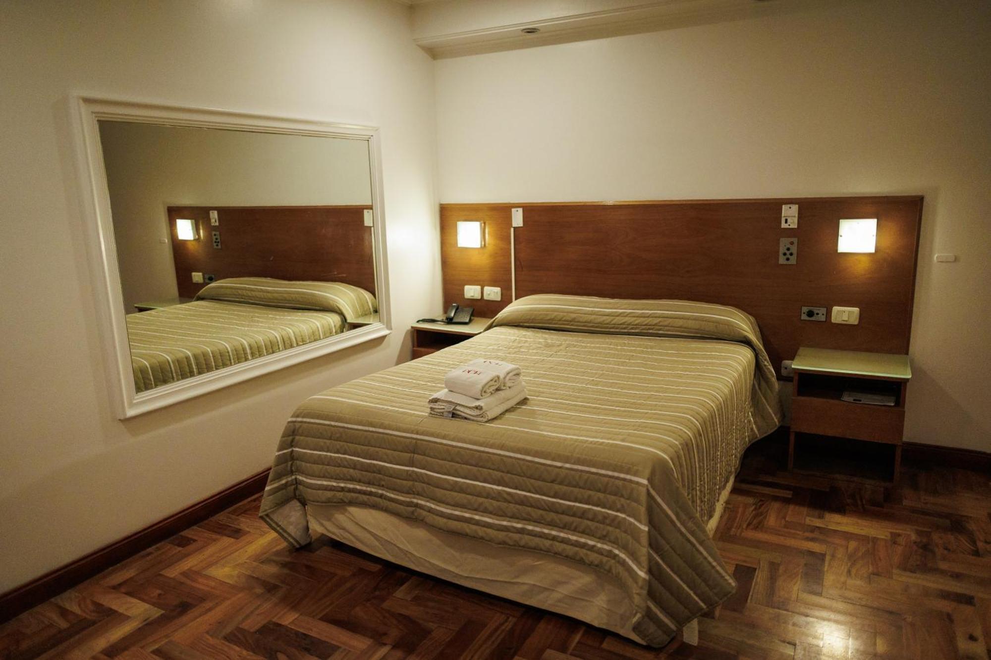 Hotel Petit Кордоба Екстериор снимка